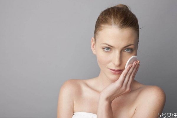 怎樣快速卸妝不殘留 如何卸妝最干凈又快 怎樣快速卸妝不殘留 如何卸妝最干凈又快