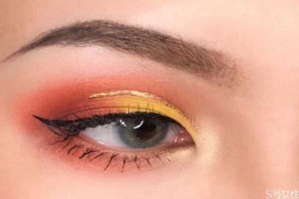 暖黃色眼妝怎么畫 黃色眼影畫法步驟 暖黃色眼妝怎么畫 黃色眼影畫法步驟