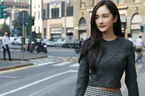 短款上衣配什么下裝 短款上衣怎么搭配下裝 短款上衣配什么下裝 短款上衣怎么搭配下裝