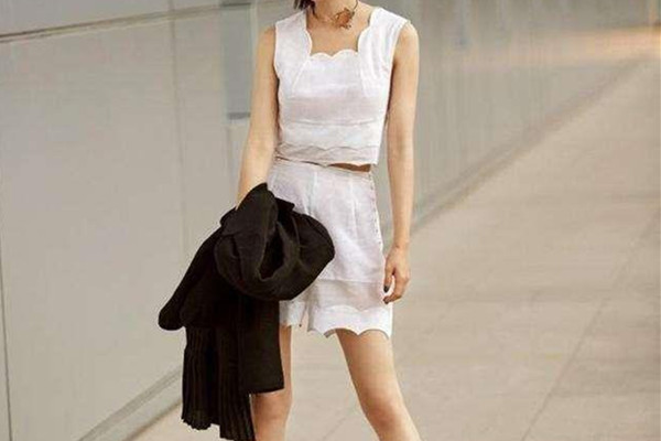 短款上衣配什么下裝 短款上衣怎么搭配下裝 短款上衣配什么下裝 短款上衣怎么搭配下裝