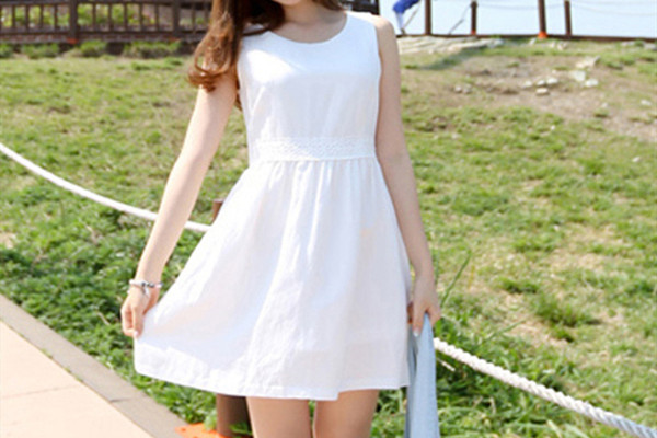 背心裙怎么搭配外套 背心裙的穿搭方法 背心裙怎么搭配外套 背心裙的穿搭方法