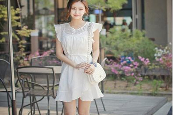 雪紡長(zhǎng)連衣裙配什么鞋子 雪紡長(zhǎng)連衣裙搭配鞋子的方法 雪紡長(zhǎng)連衣裙配什么鞋子 雪紡長(zhǎng)連衣裙搭配鞋子的方法