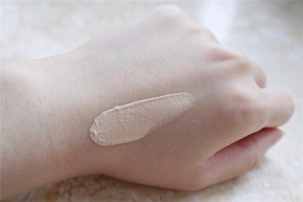 紀(jì)梵希高定恒顏粉底液色號怎么選 高定恒顏粉底液有幾個色號 紀(jì)梵希高定恒顏粉底液色號怎么選 高定恒顏粉底液有幾個色號