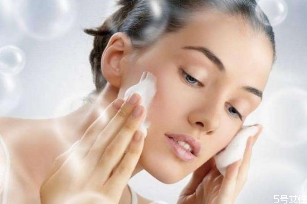 用了洗面奶臉上起皮怎么辦 用了洗面奶臉上起皮怎么辦