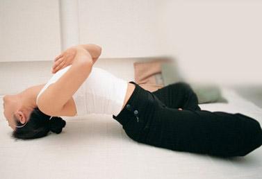 放松肩部的瑜伽動作有哪些 哪些瑜伽動作能放松肩部 放松肩部的瑜伽動作有哪些 哪些瑜伽動作能放松肩部