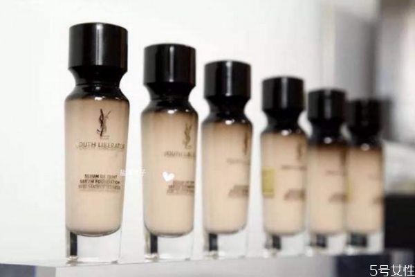 打粉底加重干紋怎么辦 使用粉底時要注意一些小細(xì)節(jié) 打粉底加重干紋怎么辦 使用粉底時要注意一些小細(xì)節(jié)