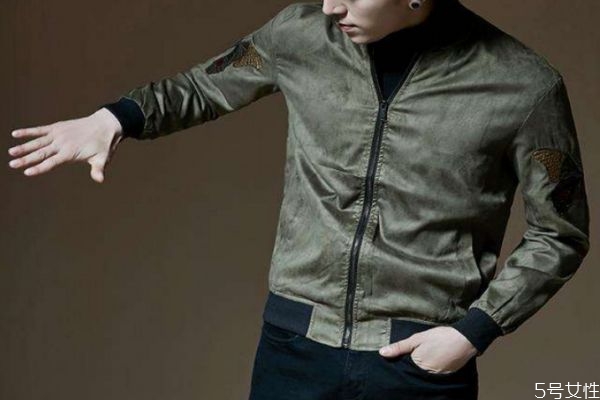 男生棒球服怎么搭配好看 男生棒球的搭配秘訣 男生棒球服怎么搭配好看 男生棒球的搭配秘訣