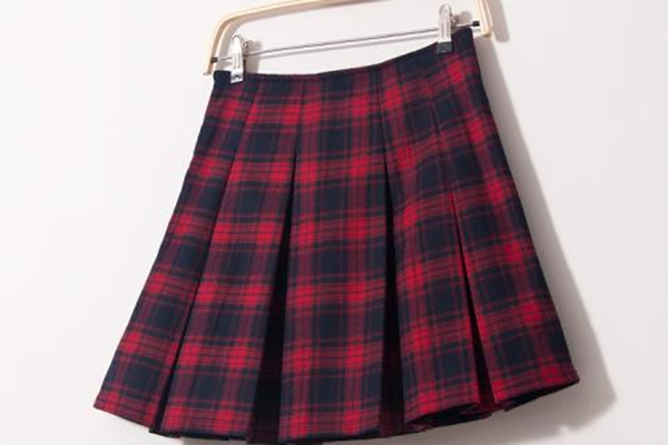 紅色格子短裙怎么搭配上衣 紅色格子短裙搭配什么上衣 紅色格子短裙怎么搭配上衣 紅色格子短裙搭配什么上衣