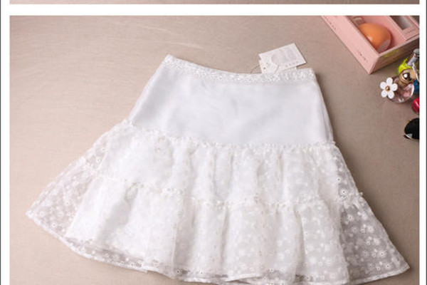 白色真絲長裙怎么搭配上衣 白色真絲長裙適合什么上衣 白色真絲長裙怎么搭配上衣 白色真絲長裙適合什么上衣