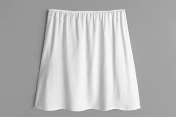 白色真絲長裙怎么搭配上衣 白色真絲長裙適合什么上衣 白色真絲長裙怎么搭配上衣 白色真絲長裙適合什么上衣