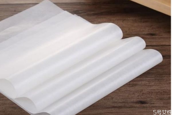 烘焙用的油紙有什么作用 烘焙用的油紙功效 烘焙用的油紙有什么作用 烘焙用的油紙功效