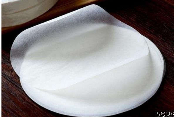 烘焙用的油紙有什么作用 烘焙用的油紙功效 烘焙用的油紙有什么作用 烘焙用的油紙功效