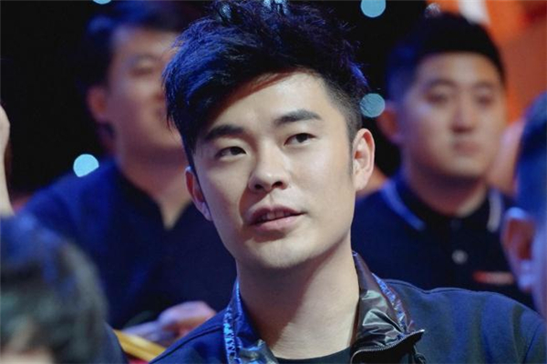 國字臉男生適合什么發(fā)型 國字臉男生適合什么發(fā)型