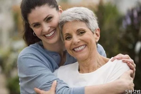 50歲女人外遇的表現(xiàn) 50歲女人外遇是怎么樣的 50歲女人外遇的表現(xiàn) 50歲女人外遇是怎么樣的