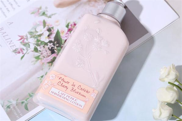 歐舒丹櫻花身體乳成分 歐舒丹櫻花身體乳有閃粉嗎 歐舒丹櫻花身體乳成分 歐舒丹櫻花身體乳有閃粉嗎