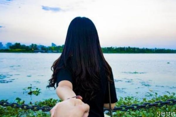 男友說謊的表現(xiàn)有什么 怎么分辨男友是否說謊 男友說謊的表現(xiàn)有什么 怎么分辨男友是否說謊