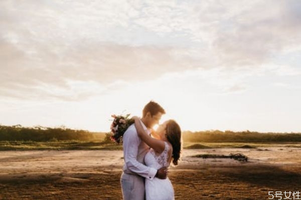 如果老公提離婚是真想立馬離嗎 男的想徹底離婚的表現(xiàn) 如果老公提離婚是真想立馬離嗎 男的想徹底離婚的表現(xiàn)