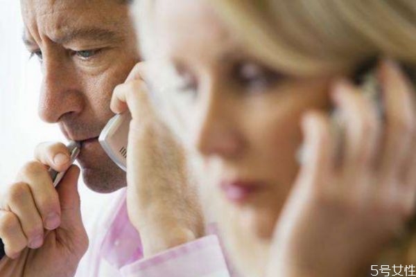 女友說(shuō)謊的表現(xiàn)有什么 怎么分辨女友是不是說(shuō)謊 女友說(shuō)謊的表現(xiàn)有什么 怎么分辨女友是不是說(shuō)謊