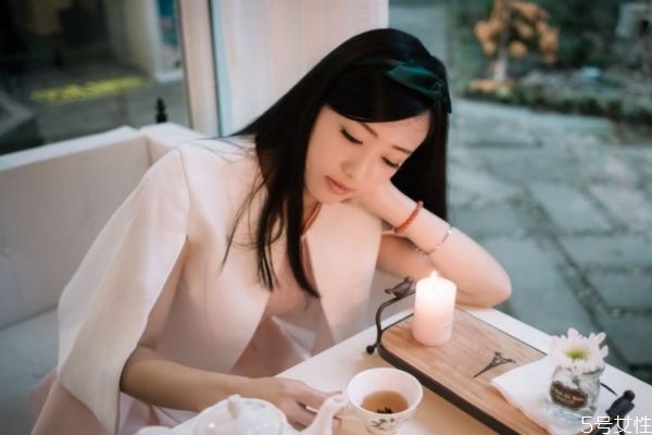 女友說(shuō)謊的表現(xiàn)有什么 怎么分辨女友是不是說(shuō)謊 女友說(shuō)謊的表現(xiàn)有什么 怎么分辨女友是不是說(shuō)謊