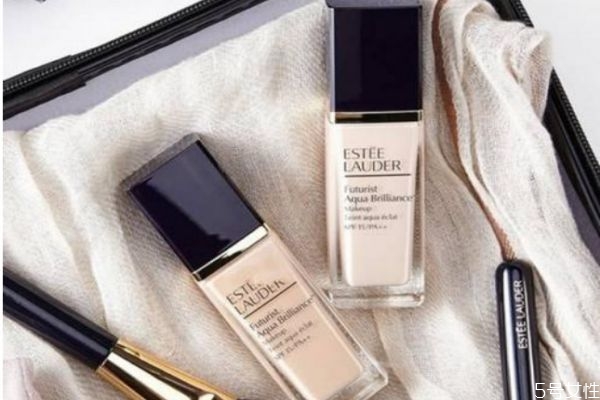 打粉底加重干紋怎么辦 使用粉底時要注意一些小細(xì)節(jié) 打粉底加重干紋怎么辦 使用粉底時要注意一些小細(xì)節(jié)