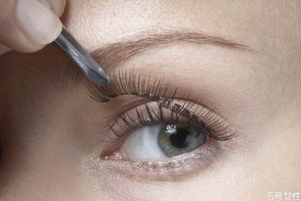 新手可以自己貼假睫毛嗎 新手如何粘假睫毛 新手可以自己貼假睫毛嗎 新手如何粘假睫毛