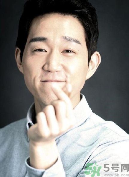 什么是急性白血?。考毙园籽『桶籽∮惺裁磪^(qū)別？