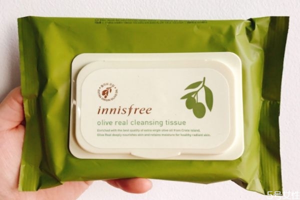 卸妝棉和卸妝濕巾有什么區(qū)別 普通的濕巾可以卸妝嗎 卸妝棉和卸妝濕巾有什么區(qū)別 普通的濕巾可以卸妝嗎