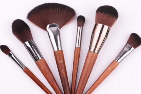 眼影刷買來新的要洗嗎 新買的眼影刷怎么清洗 眼影刷買來新的要洗嗎 新買的眼影刷怎么清洗