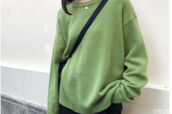 綠色衣服配什么顏色褲子 綠色衣服應(yīng)該怎么搭配 綠色衣服配什么顏色褲子 綠色衣服應(yīng)該怎么搭配