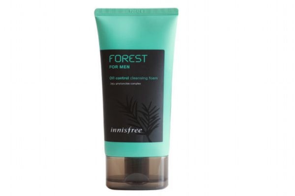 皮膚愛出油應(yīng)該用什么洗面奶 油性皮膚的洗面奶選擇 皮膚愛出油應(yīng)該用什么洗面奶 油性皮膚的洗面奶選擇