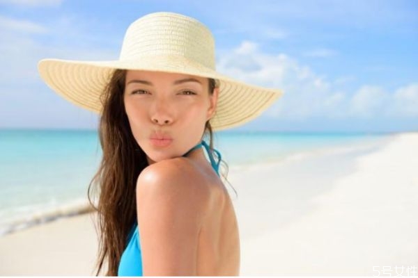 皮膚曬黑還能恢復嗎 皮膚被曬黑了怎么才能變白 皮膚曬黑還能恢復嗎 皮膚被曬黑了怎么才能變白