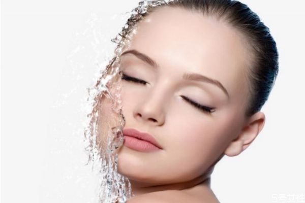 冷水和熱水哪個對皮膚好 皮膚差用冷水洗還是熱水好 冷水和熱水哪個對皮膚好 皮膚差用冷水洗還是熱水好