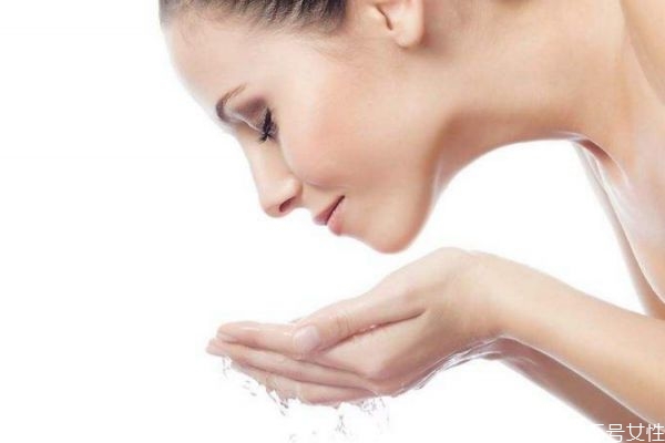 冷水和熱水哪個對皮膚好 皮膚差用冷水洗還是熱水好 冷水和熱水哪個對皮膚好 皮膚差用冷水洗還是熱水好