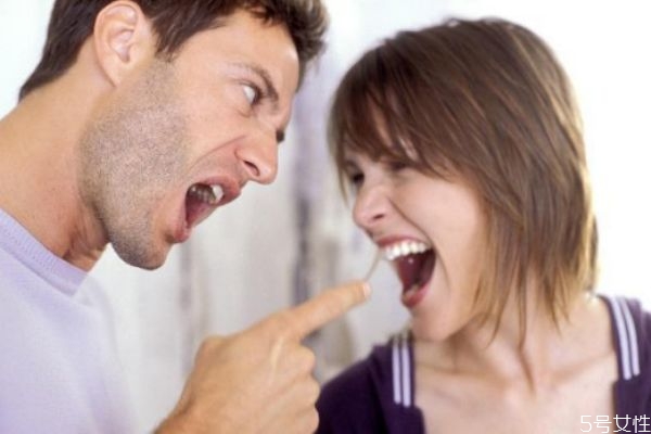 出軌的男人有這五個(gè)特征 男人出軌一眼就看出來 出軌的男人有這五個(gè)特征 男人出軌一眼就看出來