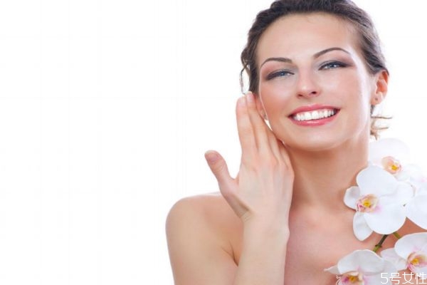 皮膚暗黃美白的方法 改善皮膚暗黃的方法 皮膚暗黃美白的方法 改善皮膚暗黃的方法