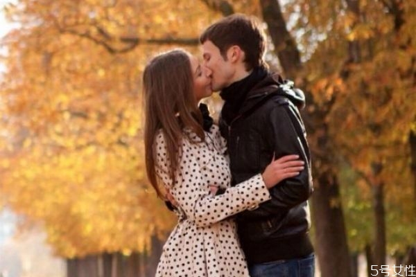 出軌的男人還會像以前一樣愛老婆嗎 出軌還愛老婆的表現(xiàn) 出軌的男人還會像以前一樣愛老婆嗎 出軌還愛老婆的表現(xiàn)