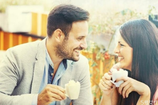 出軌的男人有這五個(gè)特征 男人出軌一眼就看出來 出軌的男人有這五個(gè)特征 男人出軌一眼就看出來