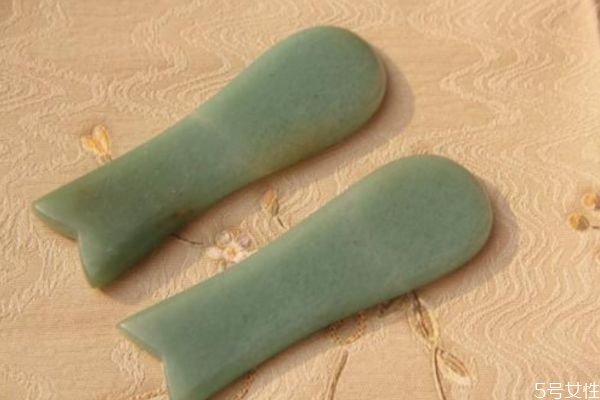 面部刮痧板什么材質(zhì)好 面部刮痧板應(yīng)該怎么選擇 面部刮痧板什么材質(zhì)好 面部刮痧板應(yīng)該怎么選擇