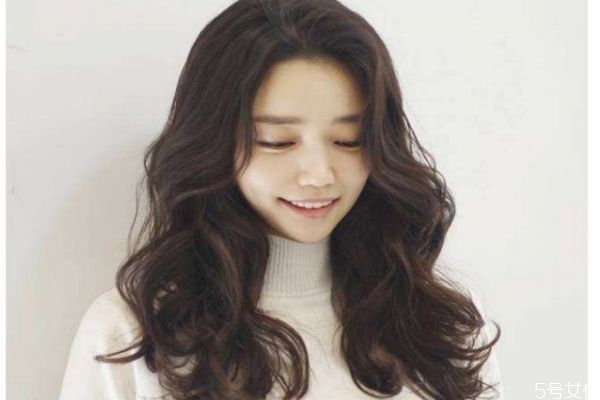 大一女生適合什么發(fā)型 什么發(fā)型適合大一女生 大一女生適合什么發(fā)型 什么發(fā)型適合大一女生