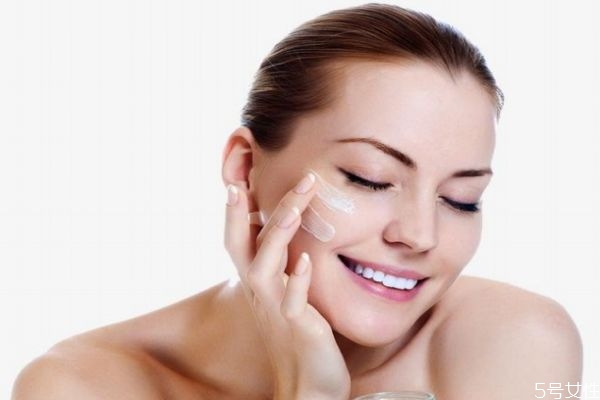 臉上出油長痘痘怎么辦 臉上出油長痘小妙招 臉上出油長痘痘怎么辦 臉上出油長痘小妙招