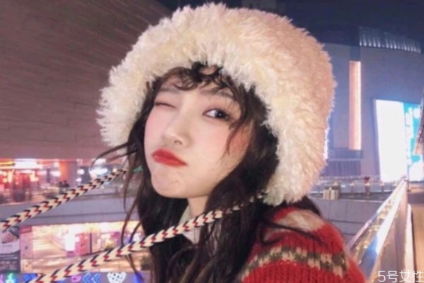 和男生聊什么話題好 主動和男朋友聊天說啥 和男生聊什么話題好 主動和男朋友聊天說啥