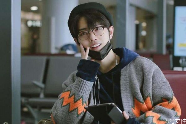 怎么分辨男生是否喜歡你 男生喜歡你有什么表現(xiàn) 怎么分辨男生是否喜歡你 男生喜歡你有什么表現(xiàn)