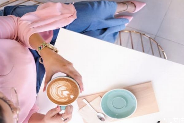 男朋友摳門說(shuō)明什么 男人摳門的表現(xiàn) 男朋友摳門說(shuō)明什么 男人摳門的表現(xiàn)