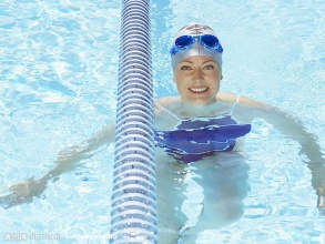 學(xué)游泳怎么換氣呢 學(xué)游泳換氣的技巧 學(xué)游泳怎么換氣呢 學(xué)游泳換氣的技巧