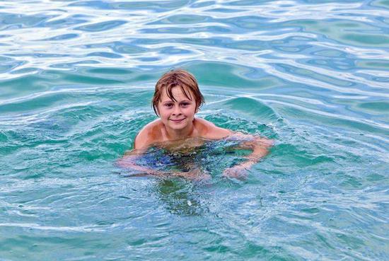 學(xué)游泳怎么換氣呢 學(xué)游泳換氣的技巧 學(xué)游泳怎么換氣呢 學(xué)游泳換氣的技巧