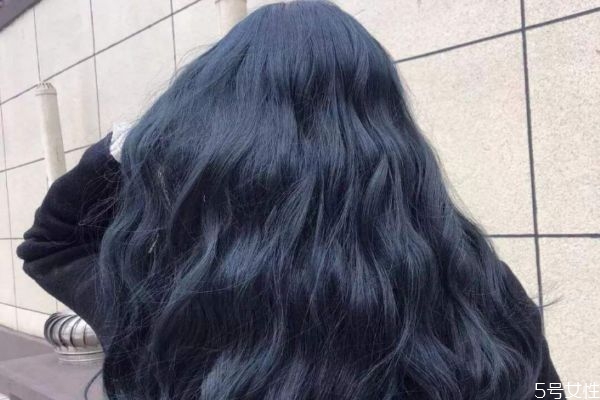 燙頭發(fā)后掉發(fā)是什么原因 燙頭之后掉發(fā)嚴(yán)重怎么回事 燙頭發(fā)后掉發(fā)是什么原因 燙頭之后掉發(fā)嚴(yán)重怎么回事