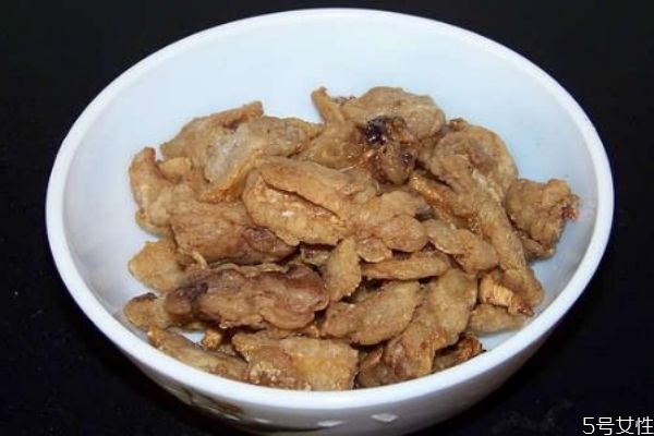 豬油渣可以吃嗎 吃豬油渣會(huì)致癌嗎 豬油渣可以吃嗎 吃豬油渣會(huì)致癌嗎