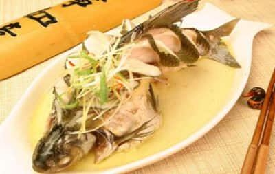 清蒸武昌魚怎么做 清蒸武昌魚正確的做法 清蒸武昌魚怎么做 清蒸武昌魚正確的做法