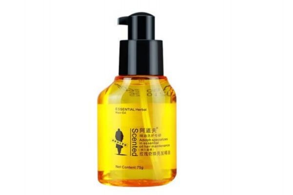 使用護(hù)發(fā)精油的注意 護(hù)發(fā)精油的使用誤區(qū) 使用護(hù)發(fā)精油的注意 護(hù)發(fā)精油的使用誤區(qū)