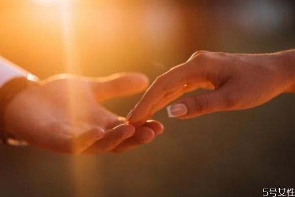 男朋友不愿意公開(kāi)戀情的原因 為什么男朋友不公開(kāi)戀情